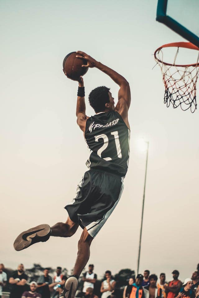 a man dunking in basketball