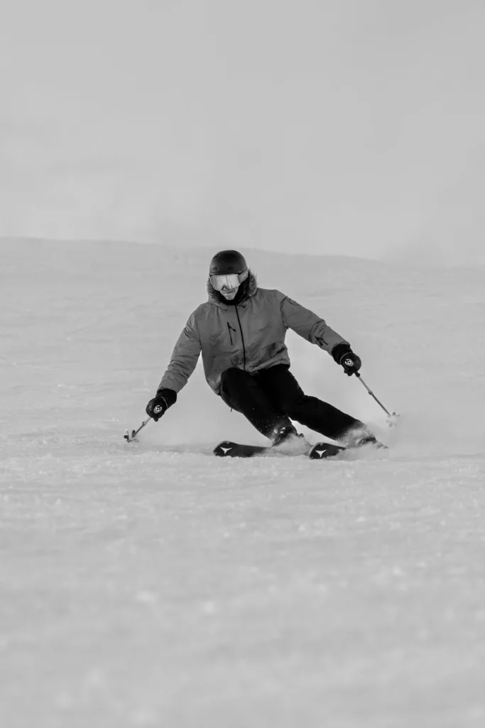 ACL injuries in skiing, man skiing